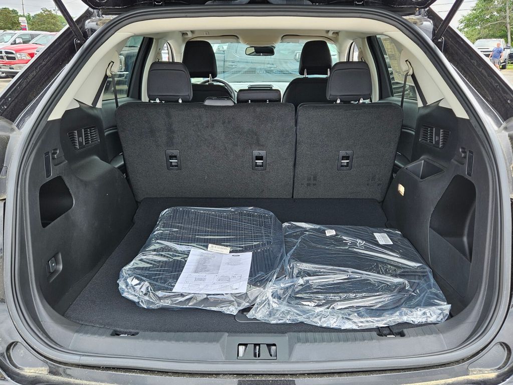 2024 Ford Edge SE - Photo 12