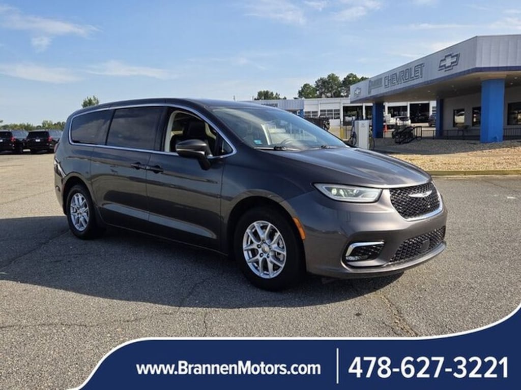 Used 2023 Chrysler Pacifica Touring L Passenger Van