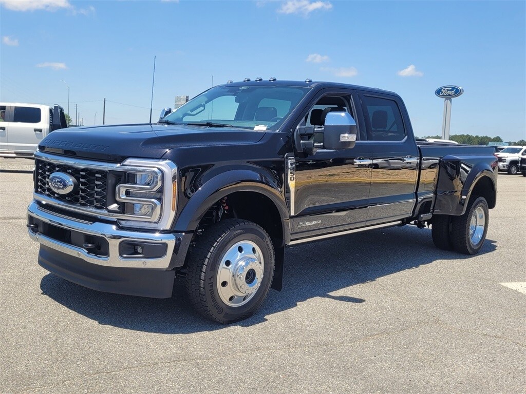 2025 Ford F-450 photo 3