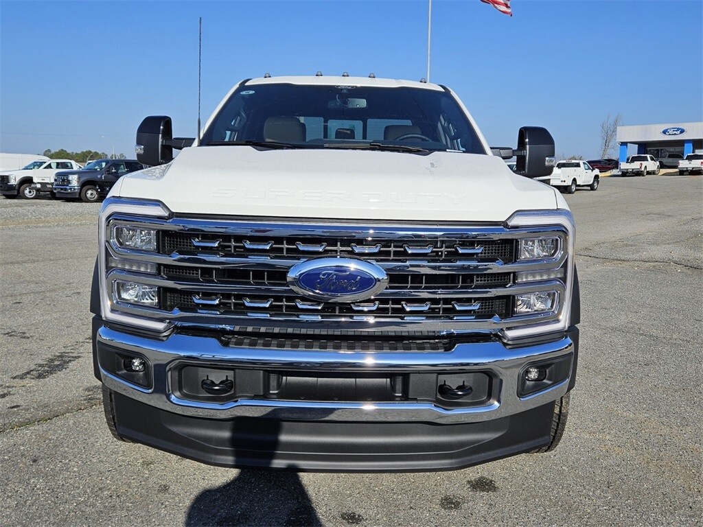 2025 Ford F-450 photo 2