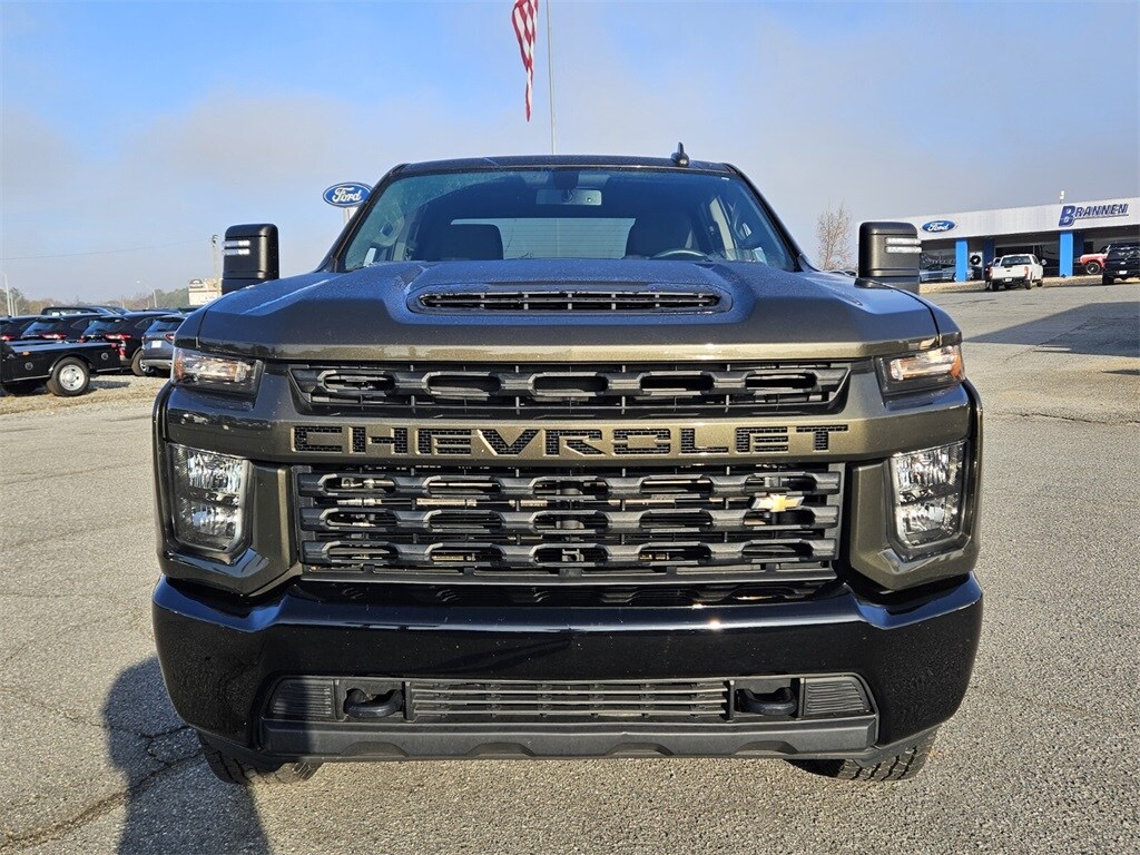 2023 Chevrolet Silverado 2500HD Custom photo 2