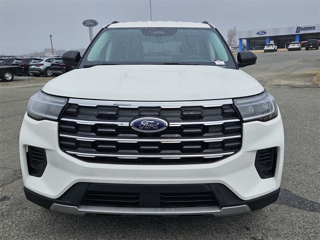 2026 Ford Explorer photo 2