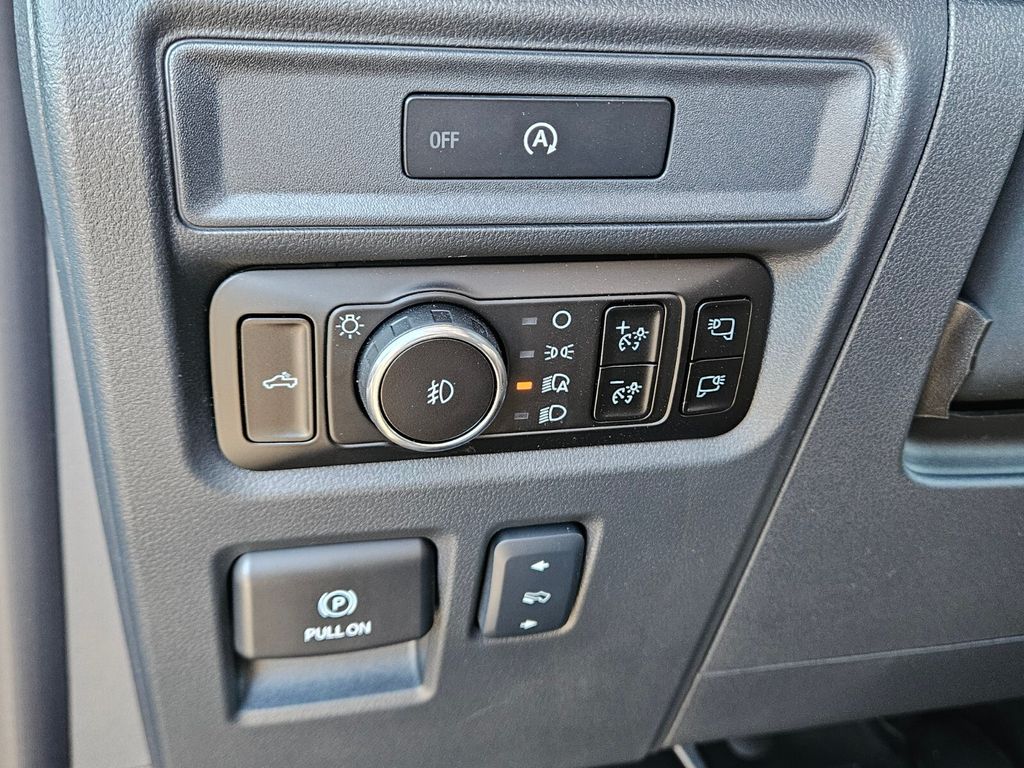 2025 Ford F-150 Platinum - Photo 29