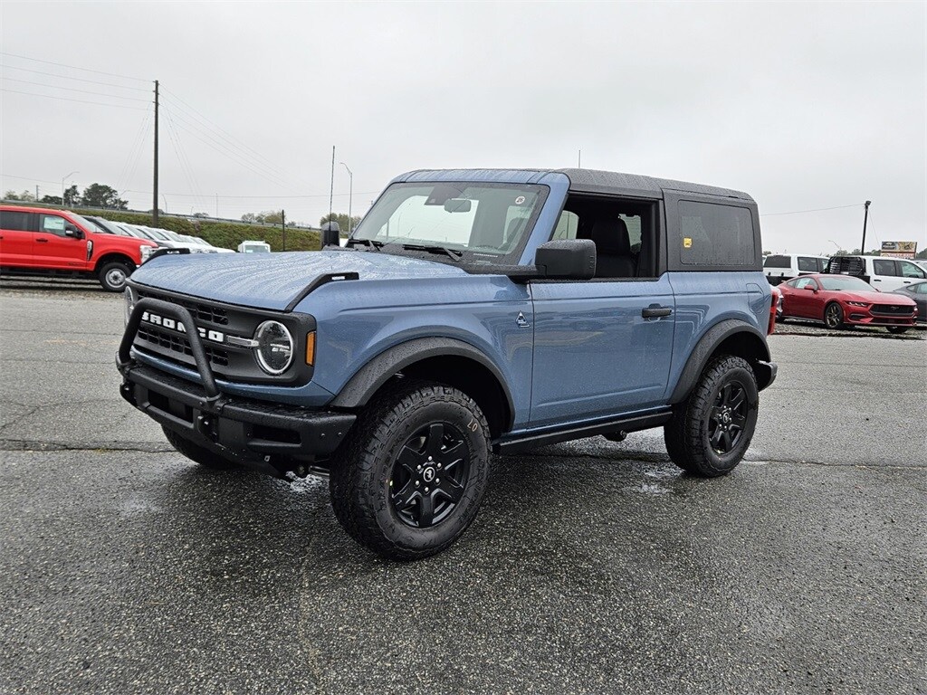 2024 Ford Bronco Black Diamond photo 3