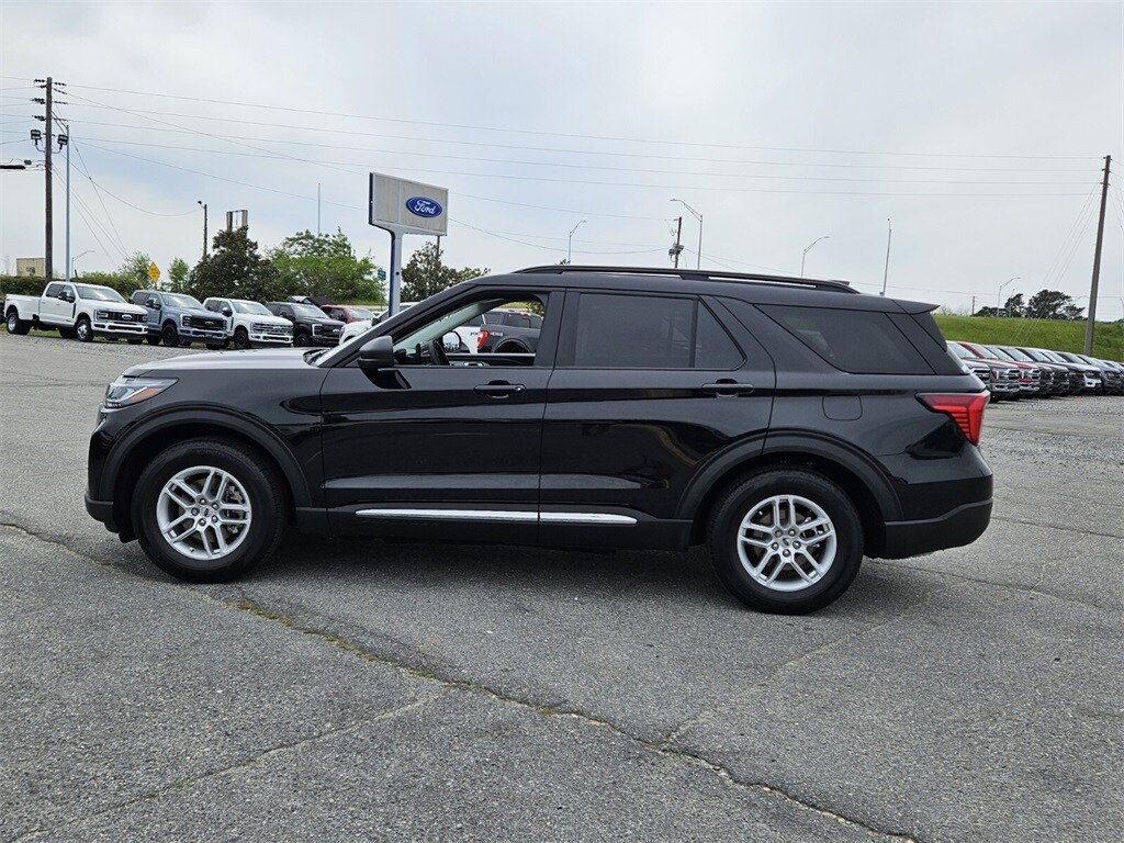 2025 Ford Explorer photo 4