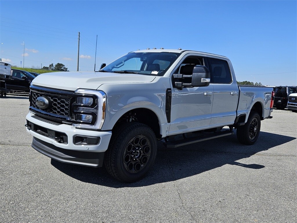 2025 Ford F-250 photo 3