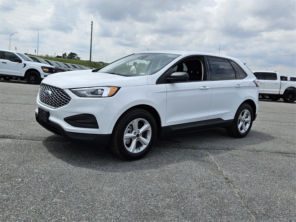 2024 Ford Edge SE photo 3