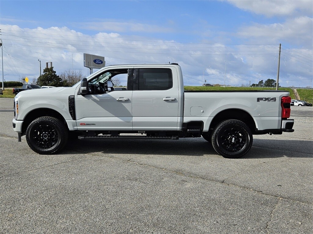 2025 Ford F-350 photo 4