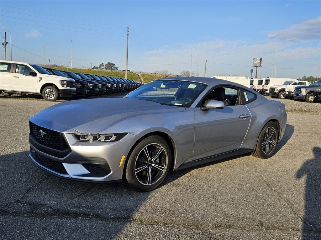 2025 Ford Mustang EcoBoost photo 3