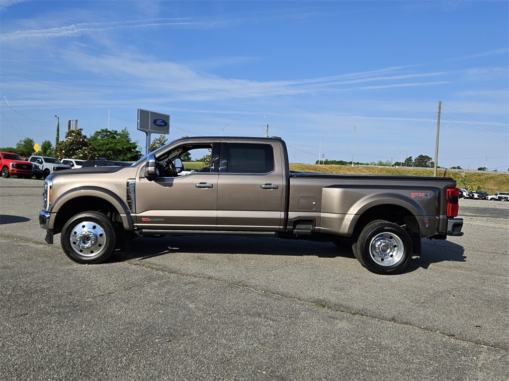 2023 Ford F-450 photo 4