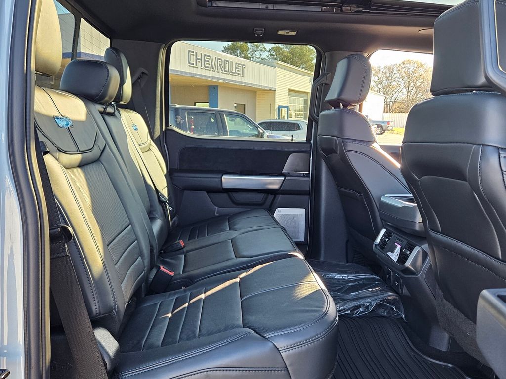 2025 Ford F-150 Platinum - Photo 14