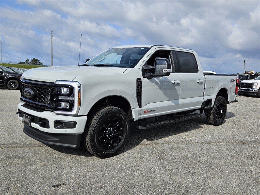 2025 Ford F-350 photo 3