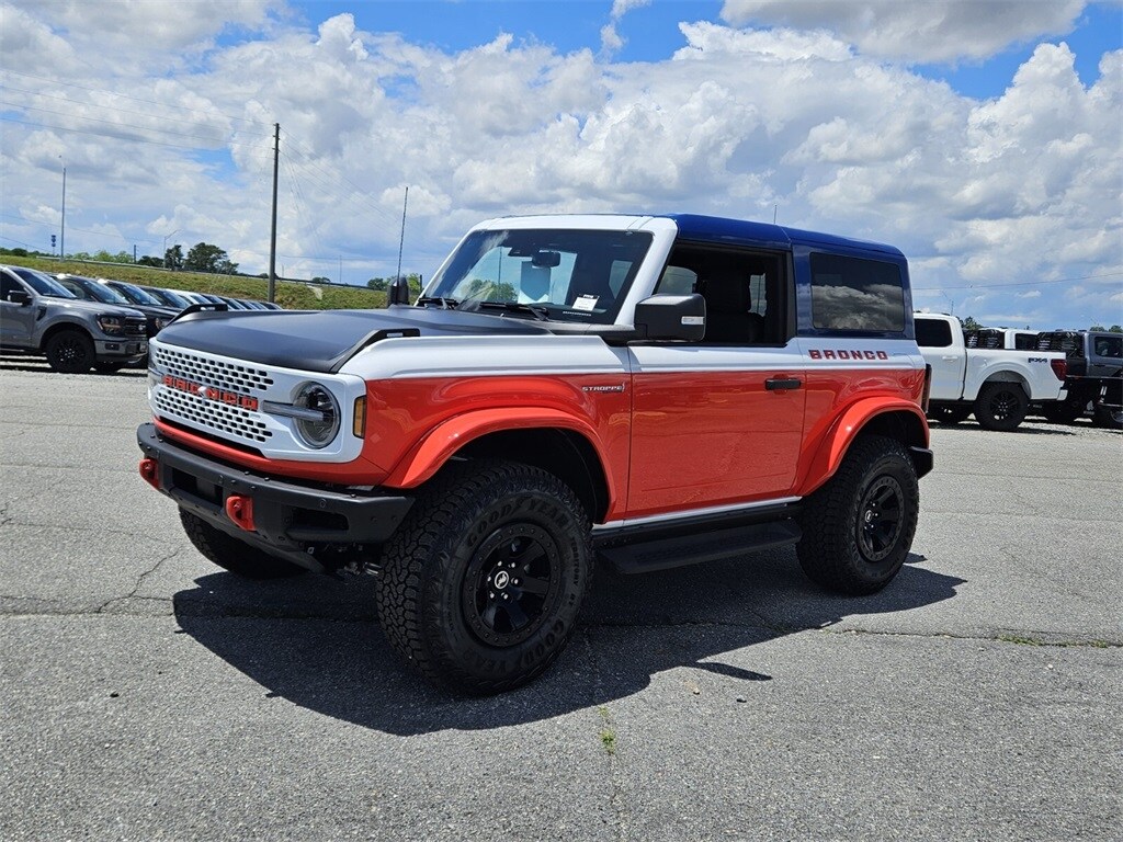 2025 Ford Bronco First Edition photo 3