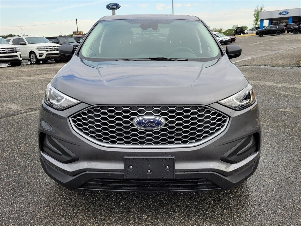 2024 Ford Edge SE photo 2
