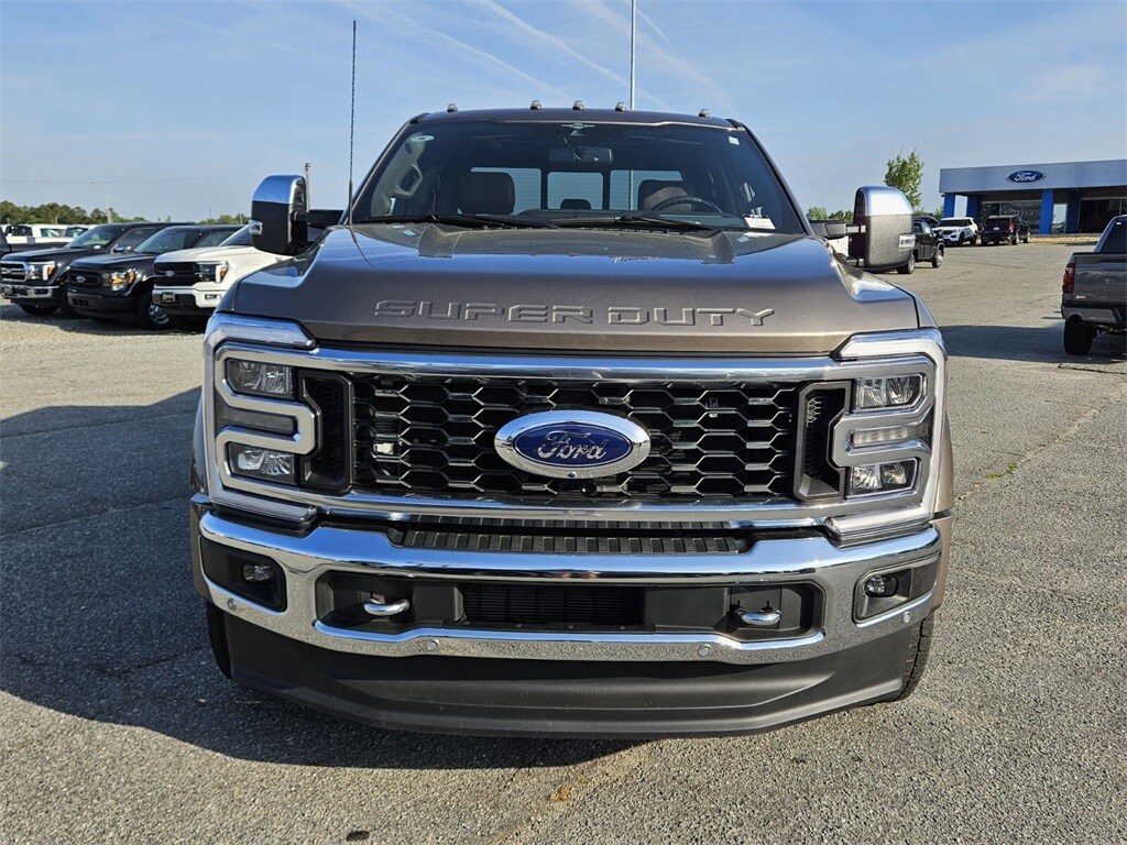 2023 Ford F-450 photo 2