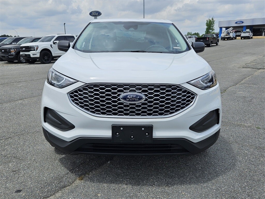 2024 Ford Edge SE photo 2