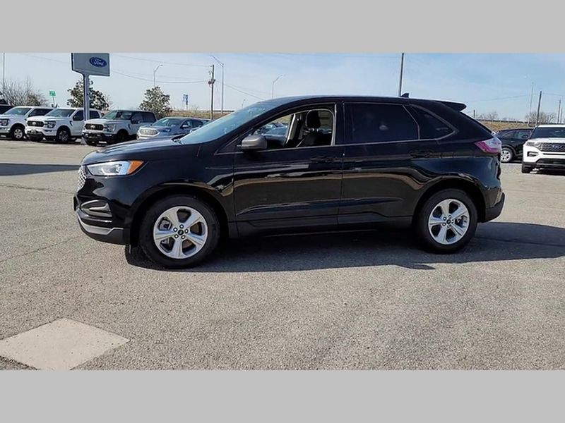 2024 Ford Edge SE - Photo 31