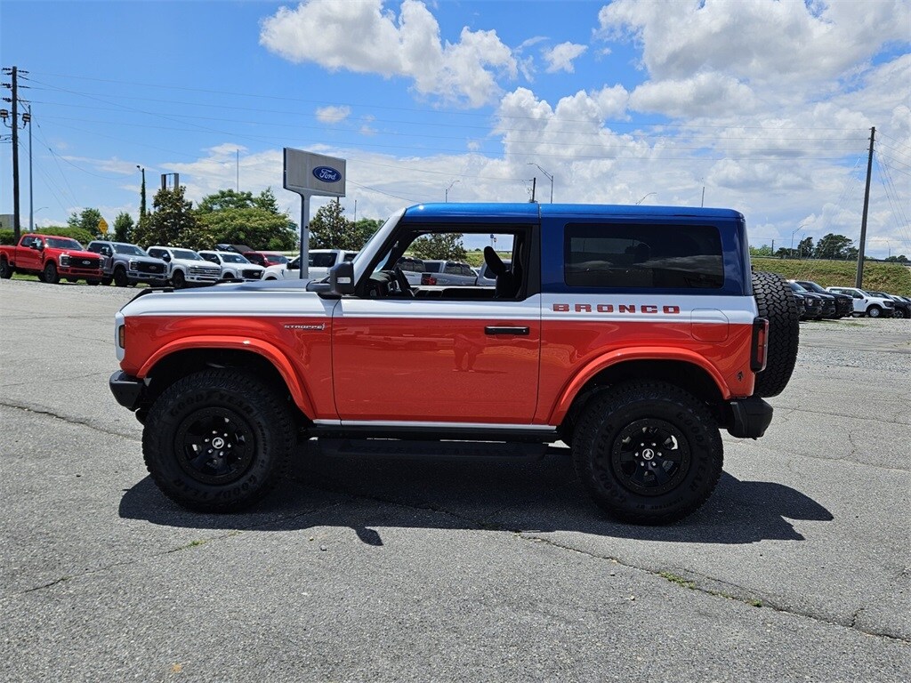 2025 Ford Bronco First Edition photo 4