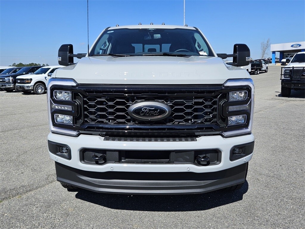 2025 Ford F-250 photo 2