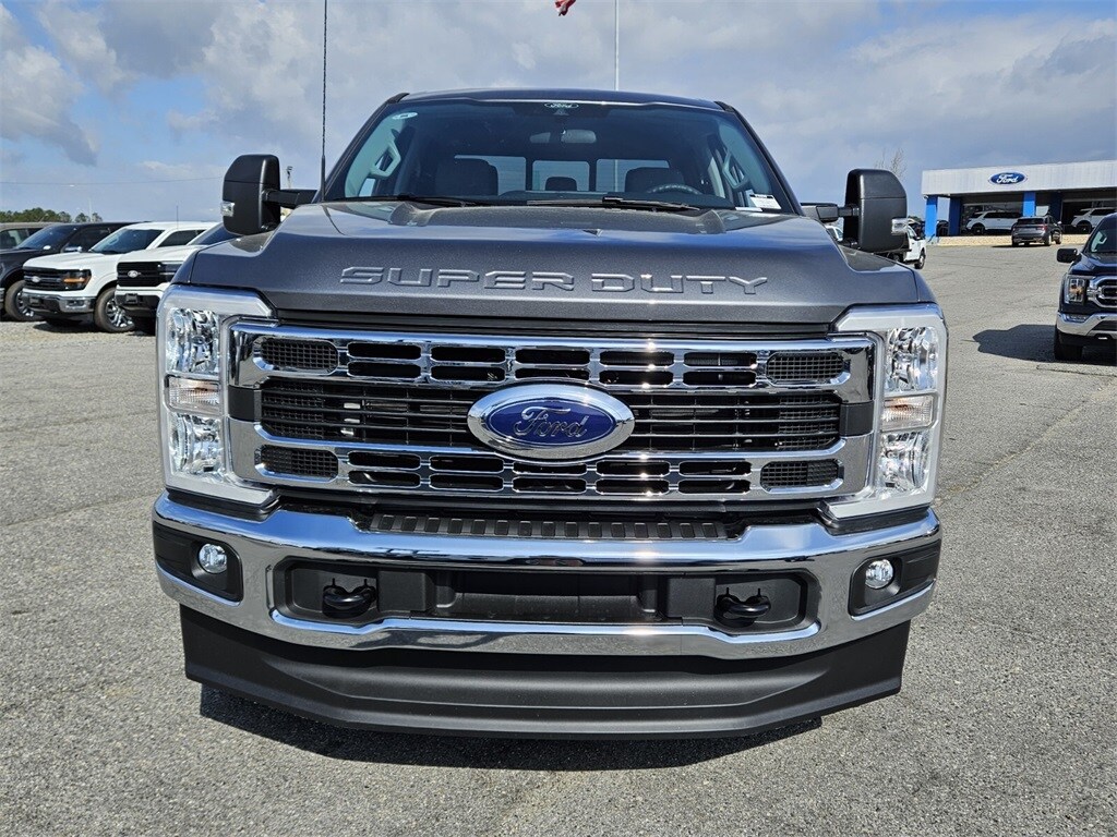 2025 Ford F-250 photo 2
