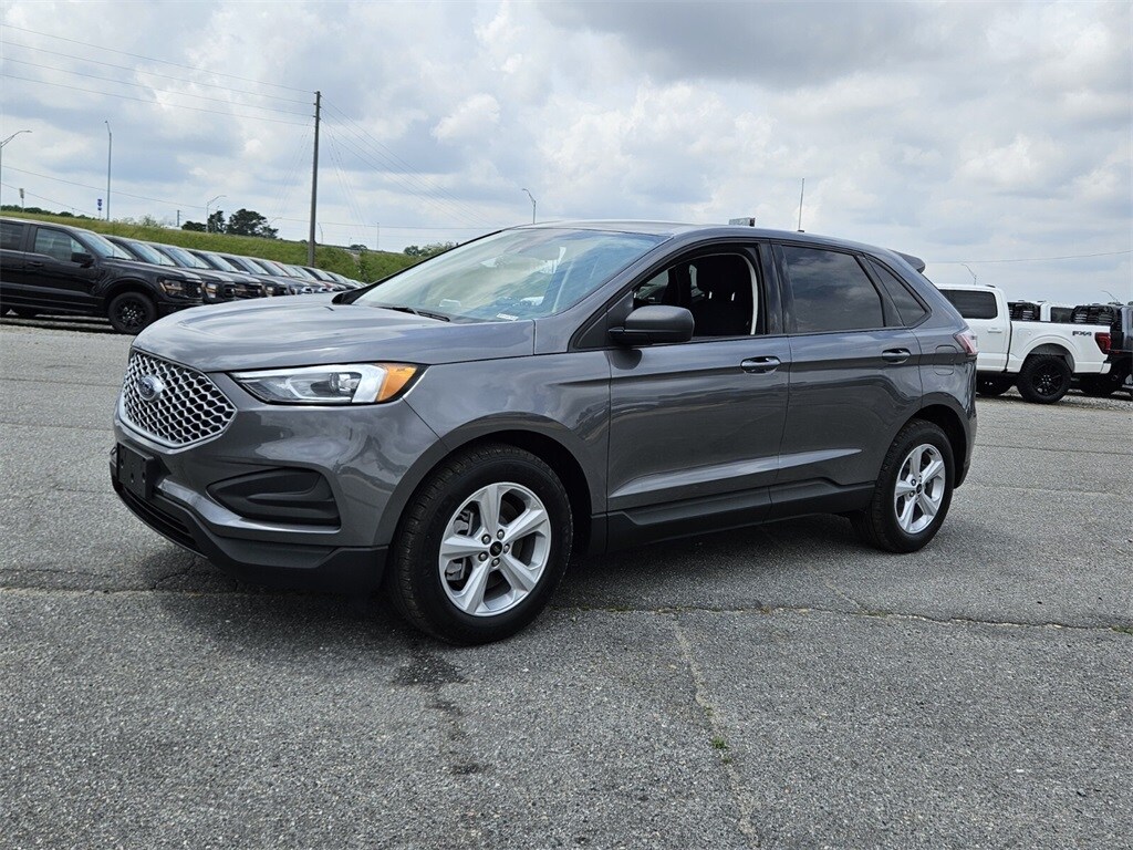 2024 Ford Edge SE photo 3