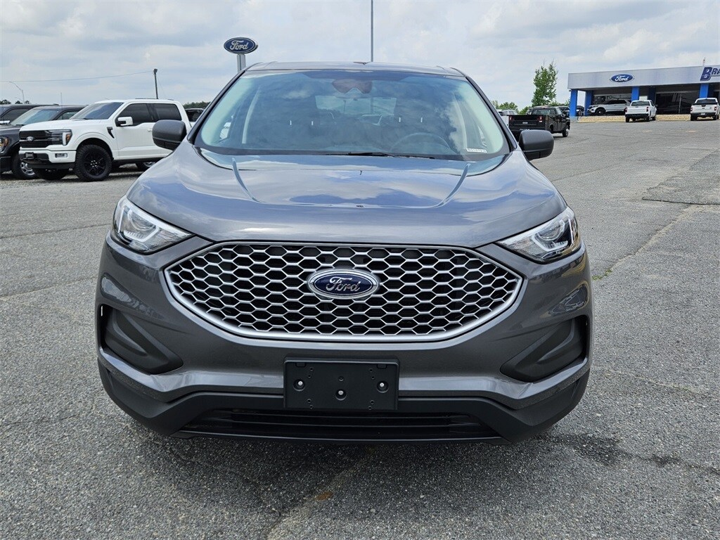 2024 Ford Edge SE photo 2