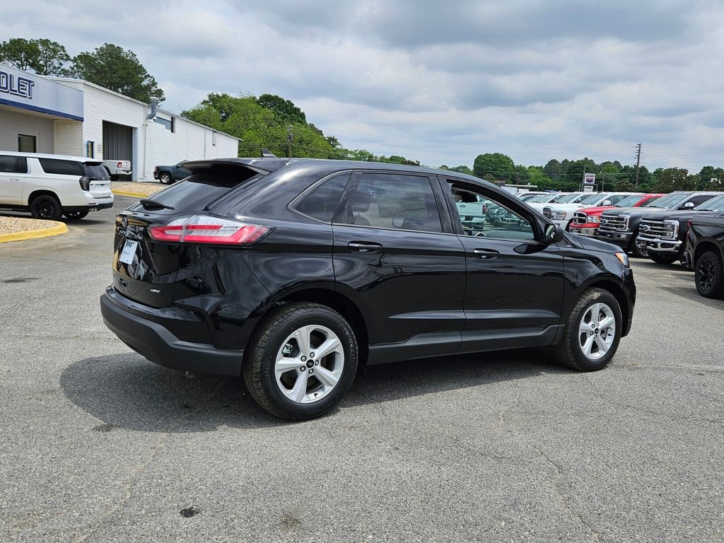 2024 Ford Edge SE - Photo 13