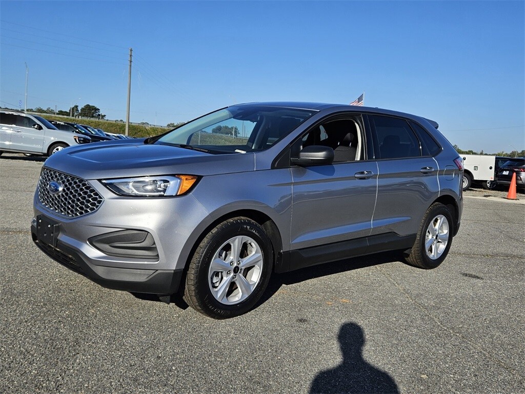 2024 Ford Edge SE photo 3