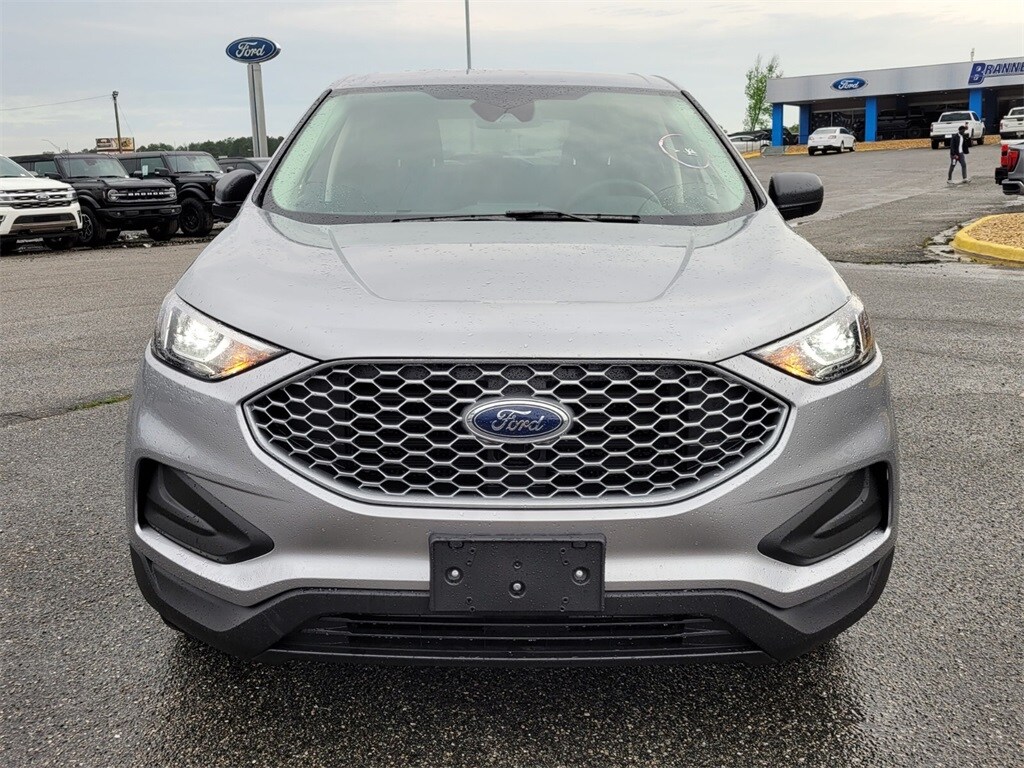 2024 Ford Edge SE photo 2