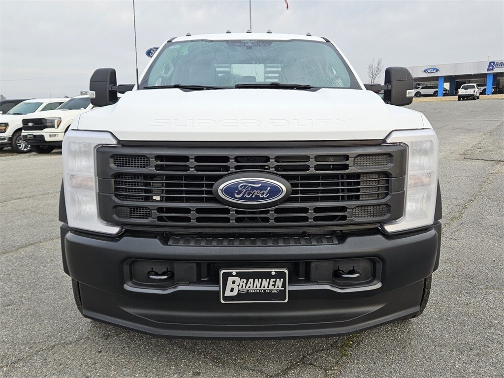 2025 Ford F-450 photo 2