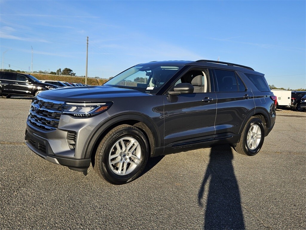 2026 Ford Explorer photo 3