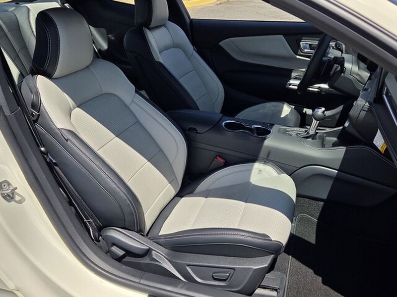 2025 Ford Mustang GT Premium Fastback - Photo 13