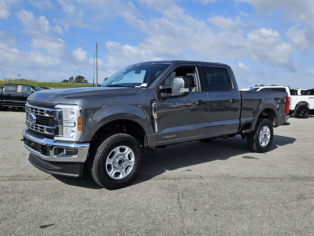 2025 Ford F-250 photo 3