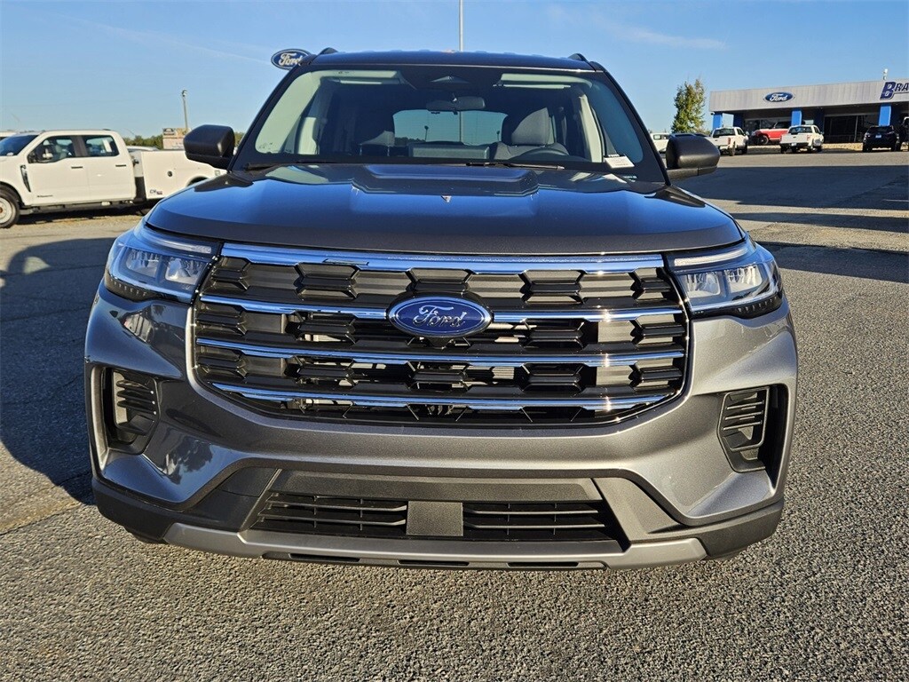2026 Ford Explorer photo 2