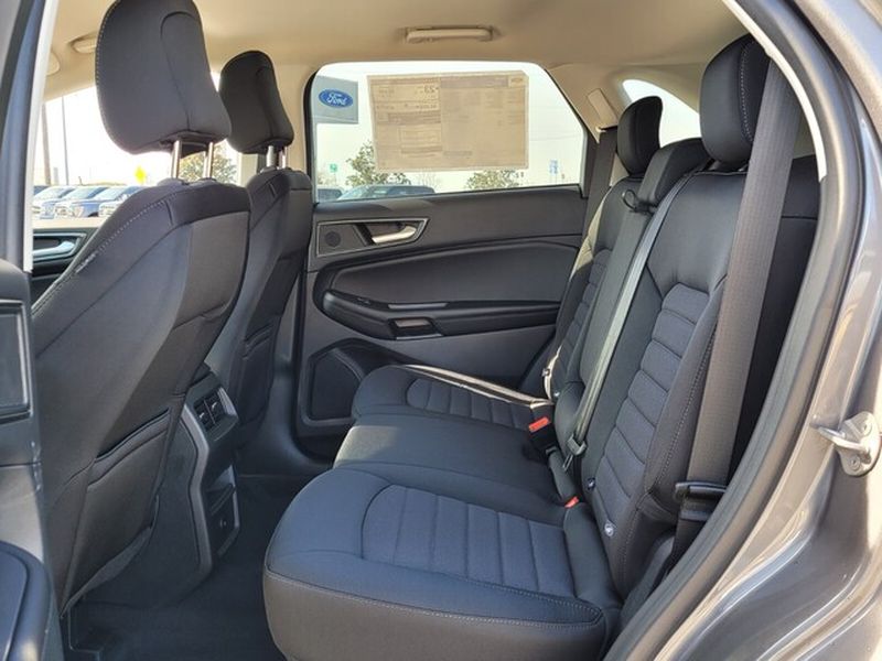 2024 Ford Edge SE - Photo 6