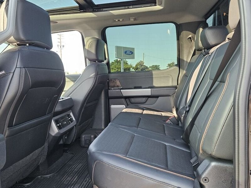 2025 Ford F-450 Super Duty Lariat - Photo 6
