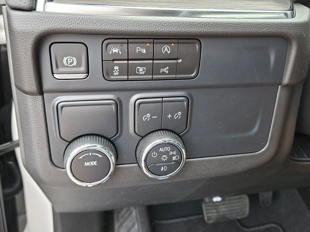 2025 Chevrolet Suburban Premier - Photo 27