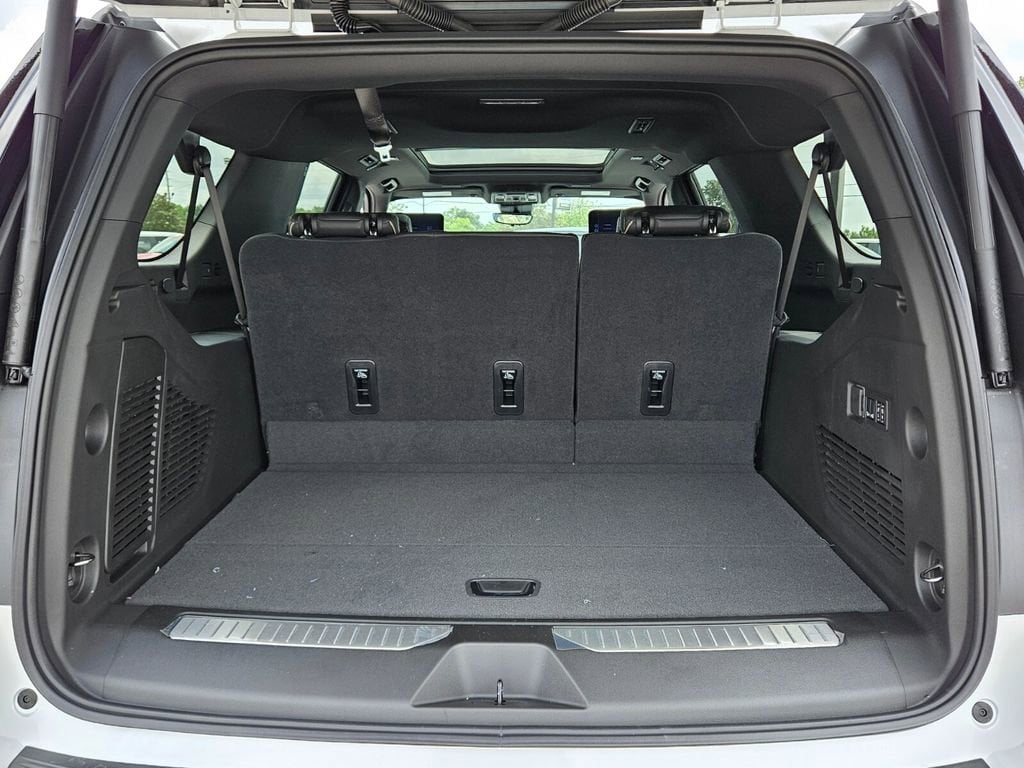 2025 Chevrolet Suburban Premier - Photo 13