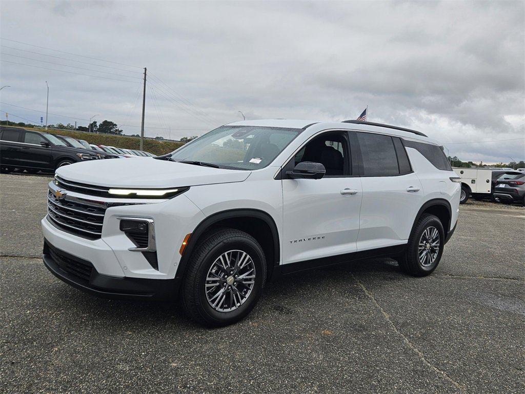 2026 Chevrolet Traverse photo 2