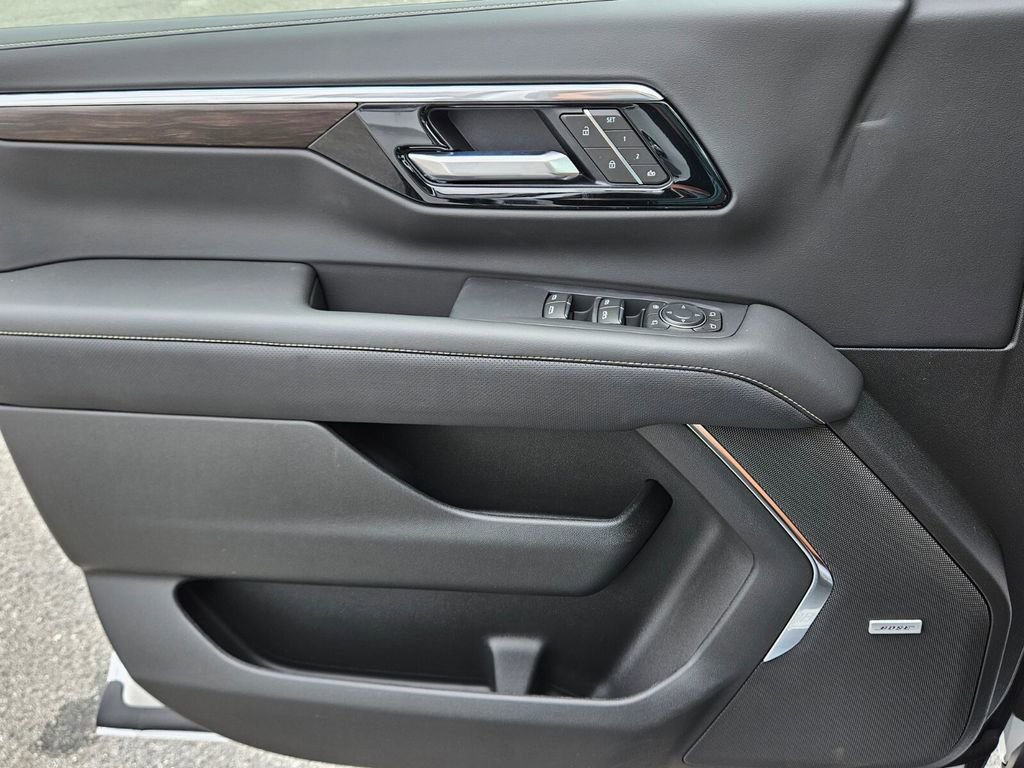 2025 Chevrolet Suburban Premier - Photo 28