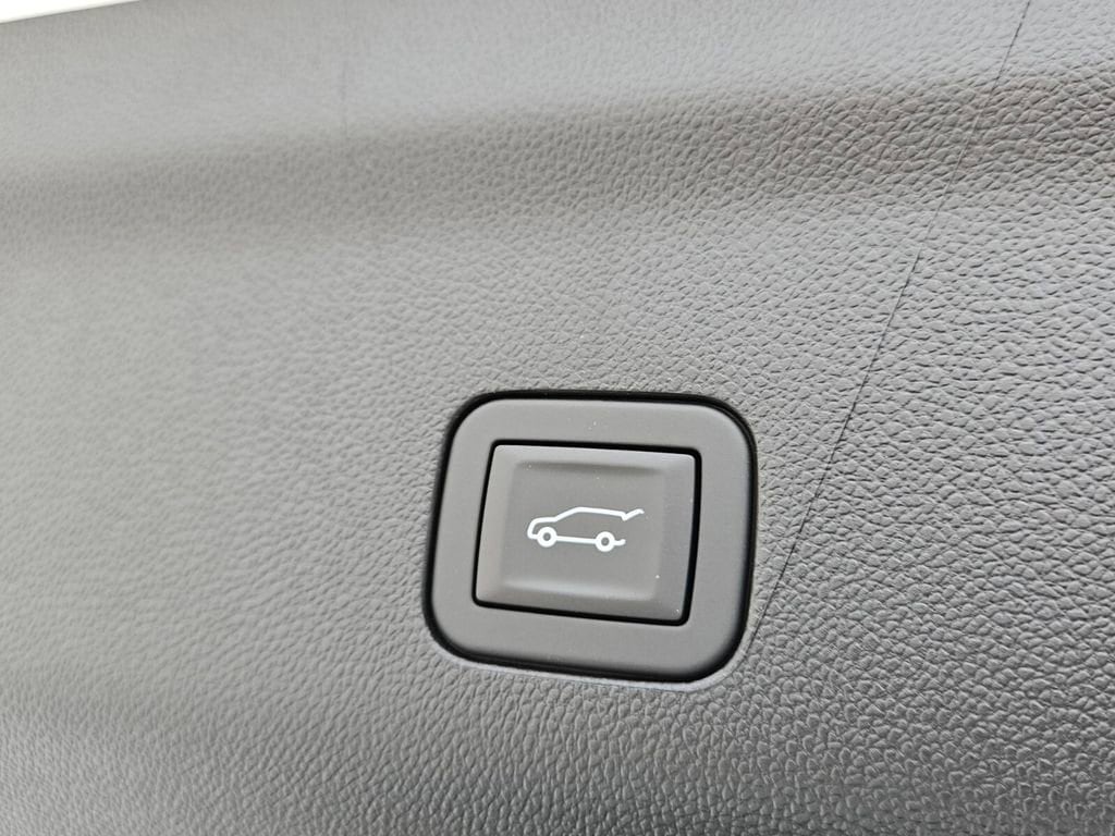 2025 Chevrolet Suburban Premier - Photo 14