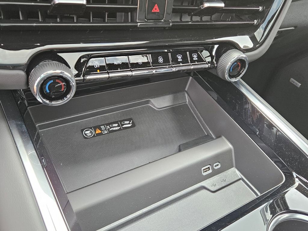 2025 Chevrolet Suburban Premier - Photo 23