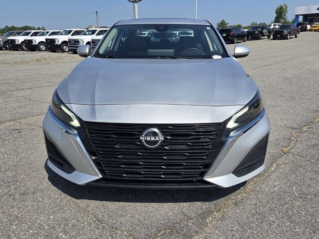 Used 2023 Nissan Altima 2.5 SV