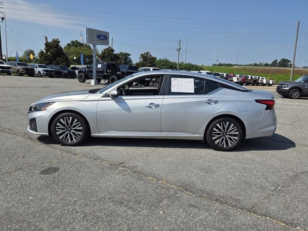 Used 2023 Nissan Altima 2.5 SV
