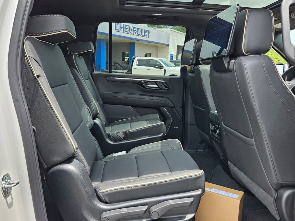 2025 Chevrolet Suburban Premier - Photo 17