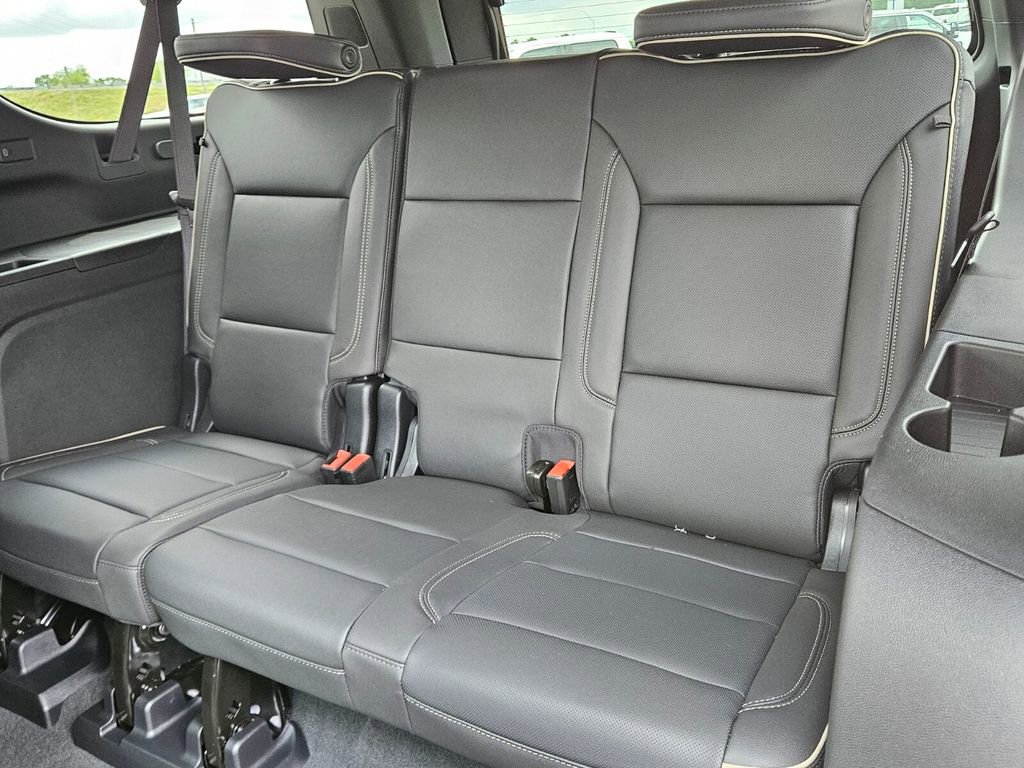 2025 Chevrolet Suburban Premier - Photo 9