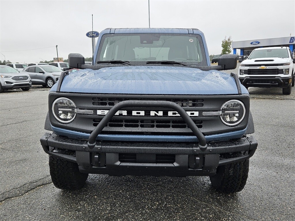 2024 Ford Bronco Black Diamond photo 2