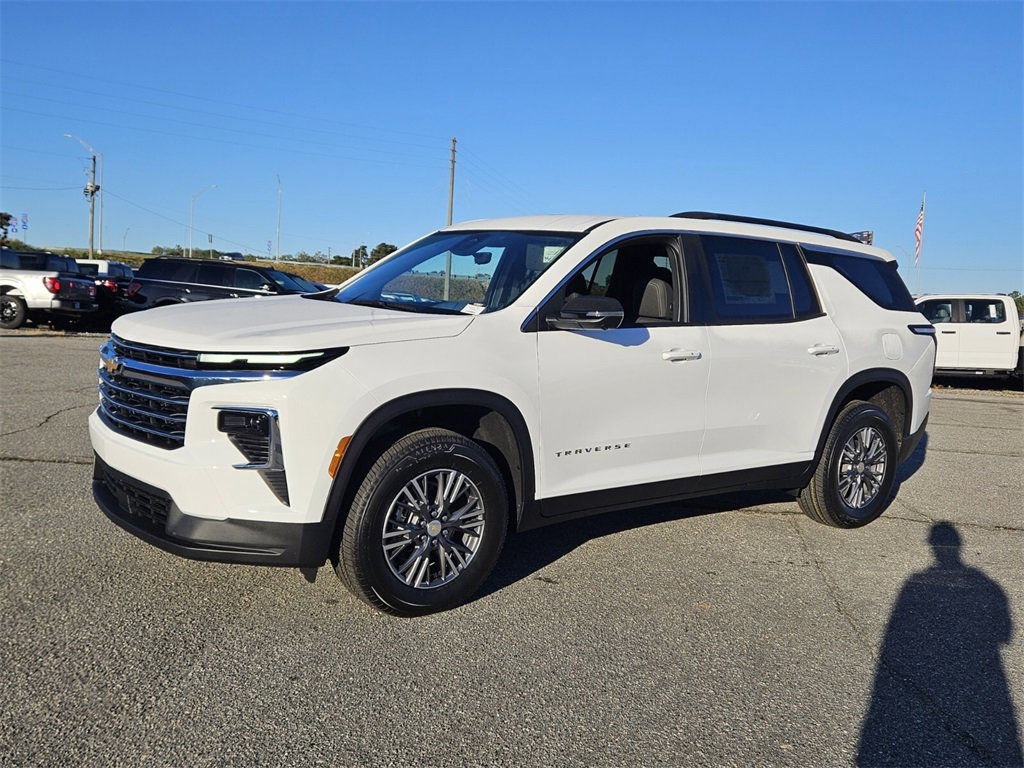 2026 Chevrolet Traverse photo 2