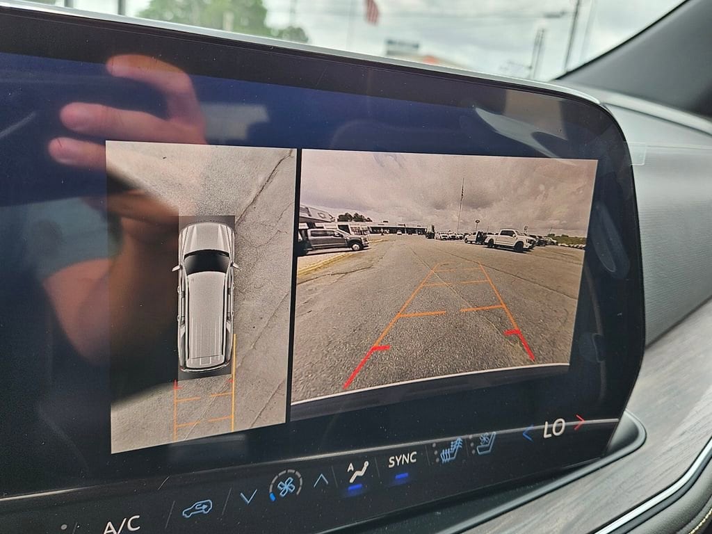 2025 Chevrolet Suburban Premier - Photo 22