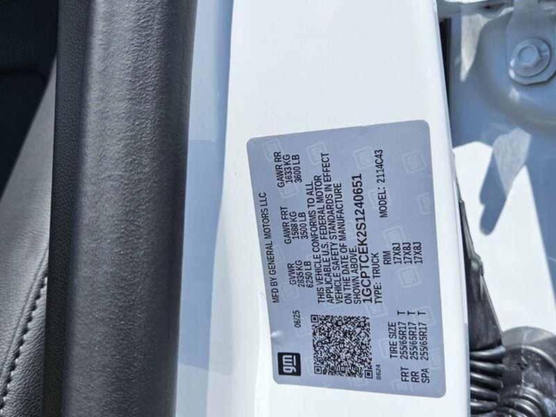 2025 Chevrolet Colorado LT - Photo 17